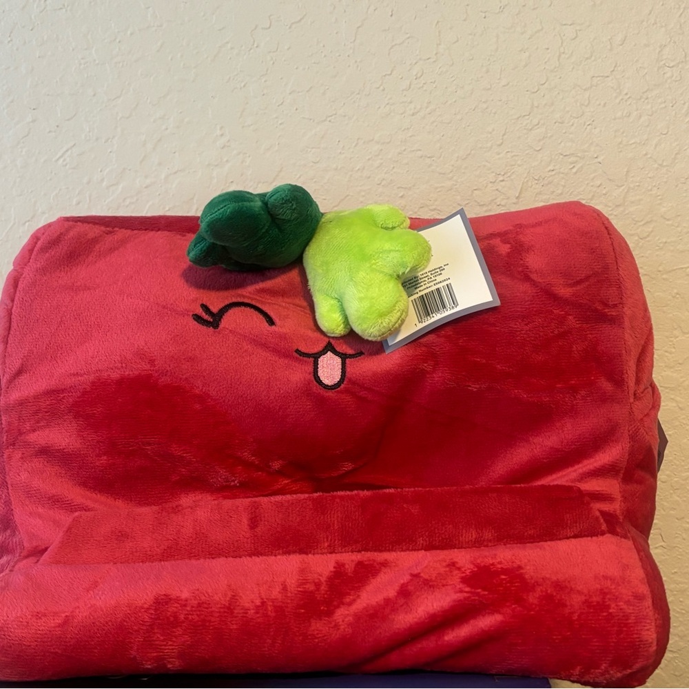 Red Plush Apple-Shaped Pillow Set - Picture 8 of 10
